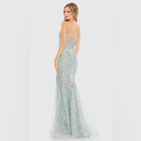NWT | Mac Duggal A20242 Mint Embellished Sleeveless Plunge Trumpet Gown Size 14 - Picture 5 of 11